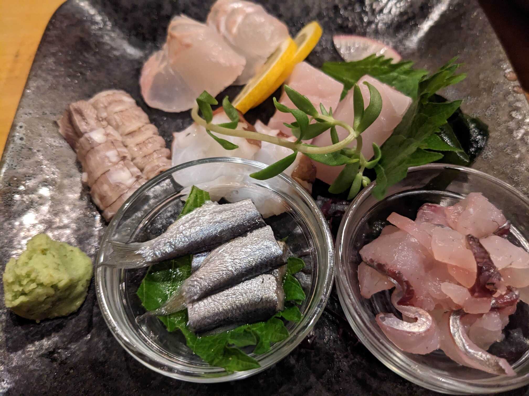 Various local seafoods, similar to Onomichi options